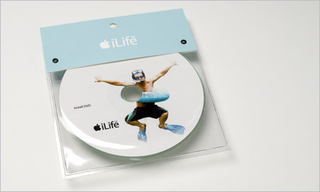 Illustration for article titled Concept Apple Software Packaging: Light, White and Not Quite Right